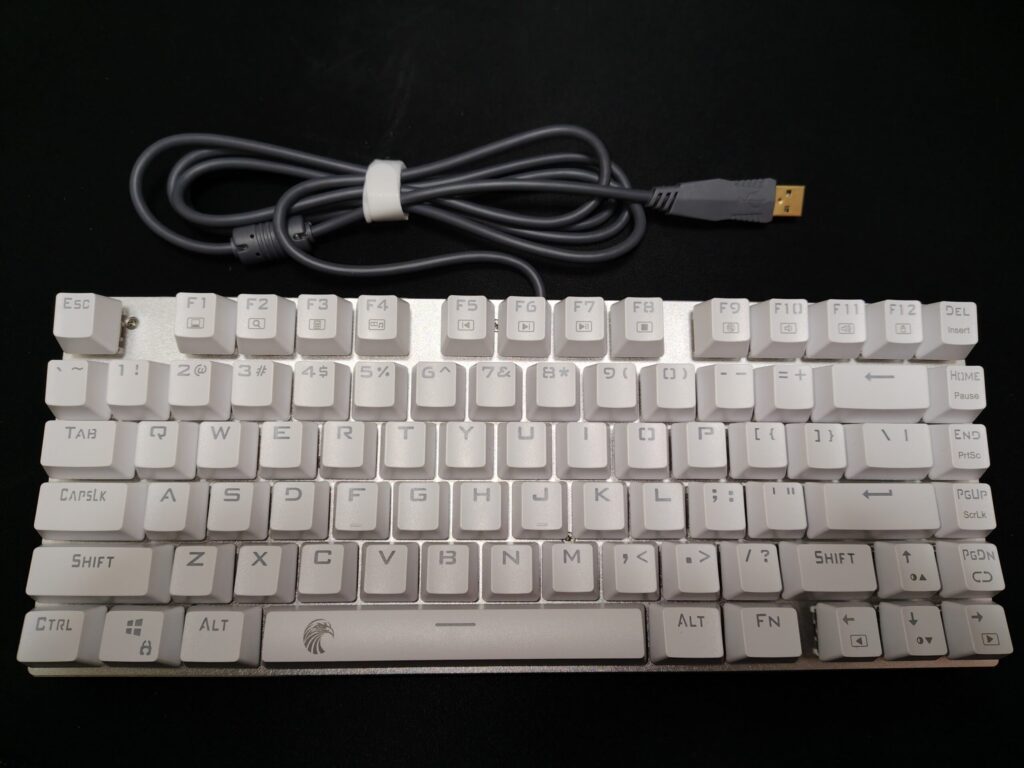 e元素 81キー 赤軸 メカニカルキーボードの写真